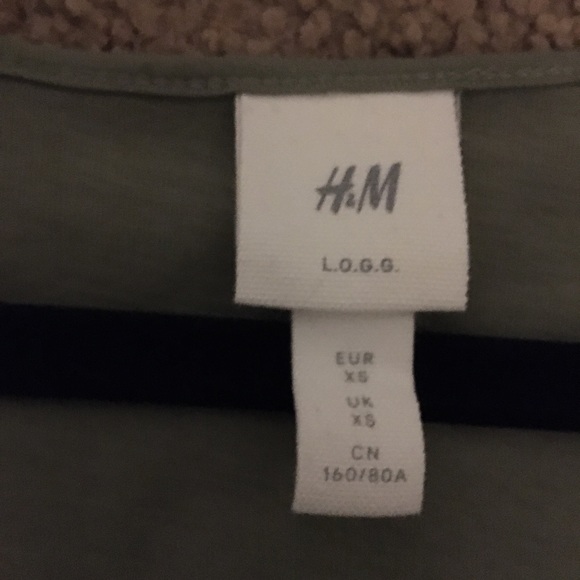 H&M Top. Semi Cropped. Size XS - Picture 3 of 3